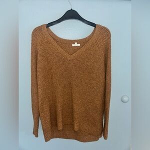 Maurice’s brown sweater (M)
